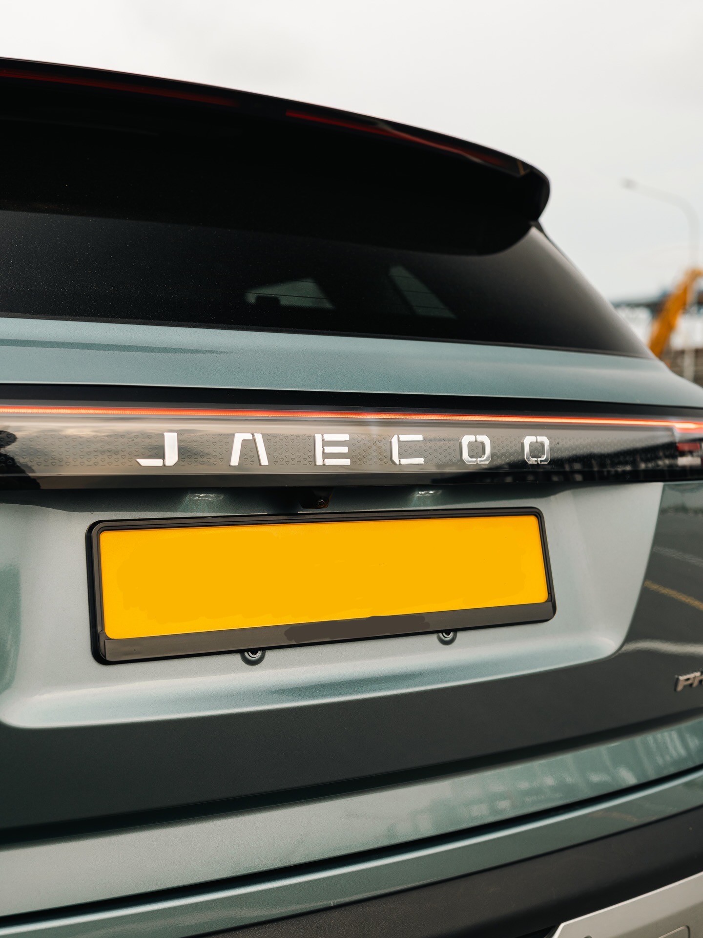 Detail eksterior JAECOO J7 SHS — close-up desain body dan lighting